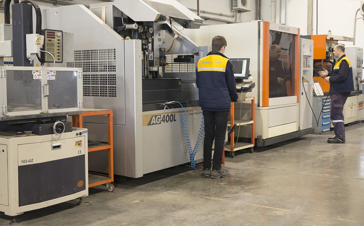 CNC and wire-erosion machines on the Makersan production floor