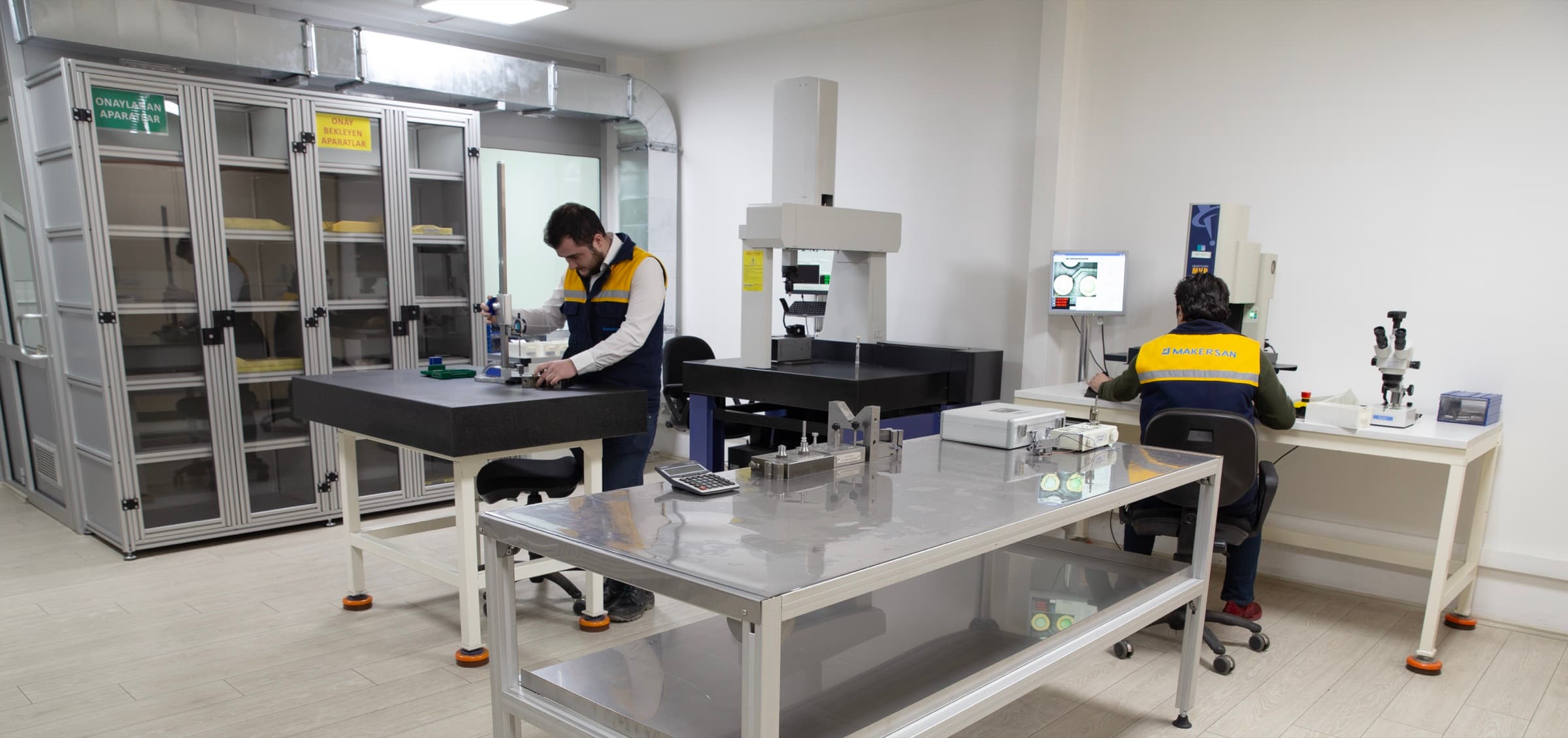 Makersan metrology laboratory with coordinate measuring machine and calibrated inspection benches